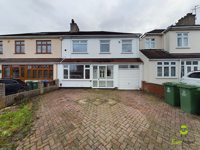 4 Bedroom Semi-Detached House To Rent In Winchelsea Avenue, Bexleyheath, Kent, DA7