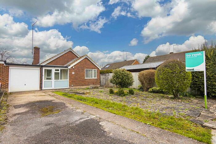 2 Bedroom Bungalow To Rent In A Short Walk To Railway Station And Berkhamsted High Street, HP4