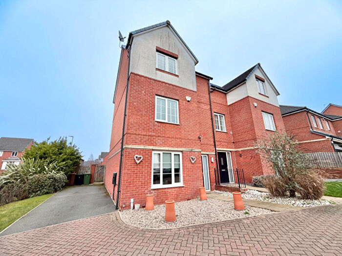 3 Bedroom Semi Detached House For Sale In Bluebell Avenue, Garforth, LS25