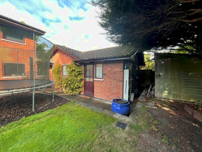 Studio To Rent In Luckley Wood, Wokingham, RG41