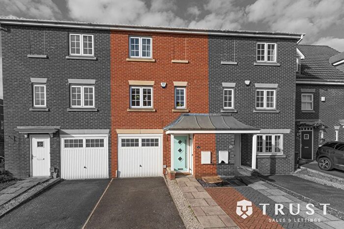 3 Bedroom Terraced House For Sale In Manor Park Road, Cleckheaton, BD19