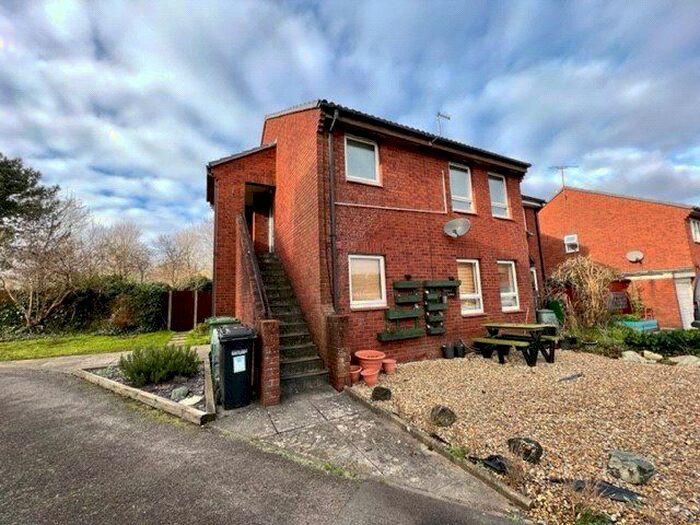 Studio To Rent In Helford Gardens, West End, Southampton, Hampshire SO18