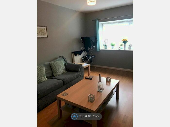 2 Bedroom Flat To Rent In Old Pentremeurig Farm House, Carmarthen SA31