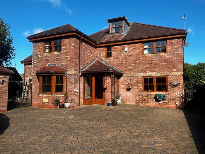 6 Bedroom House For Sale In Mill Lane, Cottingham, HU16