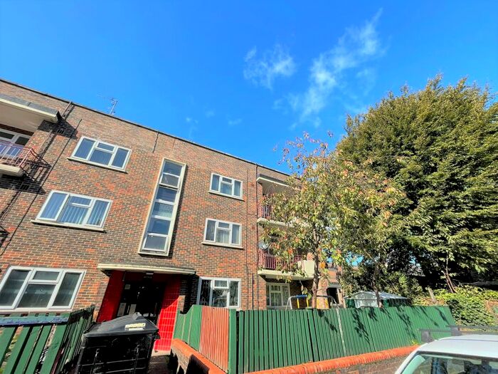 2 Bedroom Flat To Rent In Reed Road, London, N17