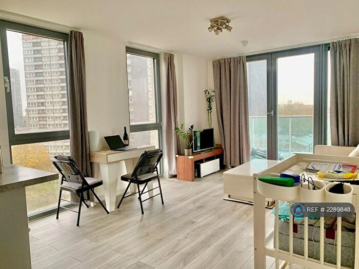 2 Bedroom Flat To Rent In Icona Point, London, E15