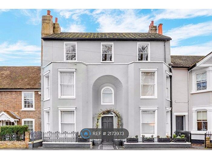2 Bedroom Flat To Rent In French Street, Lower Sunbury, TW16