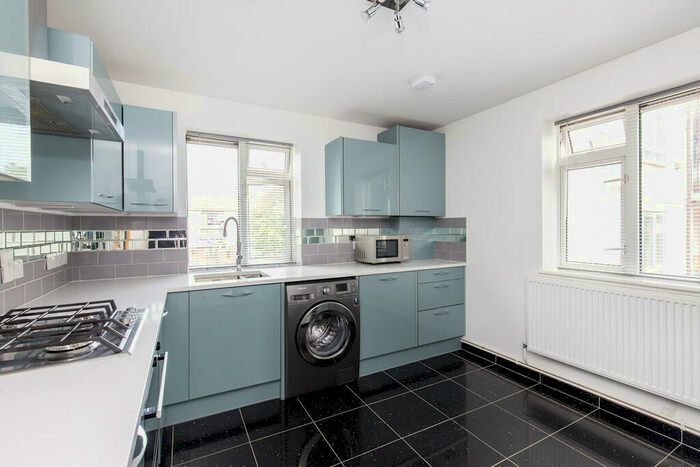 3 Bedroom Apartment To Rent In Harrier Avenue, Wanstead, E11