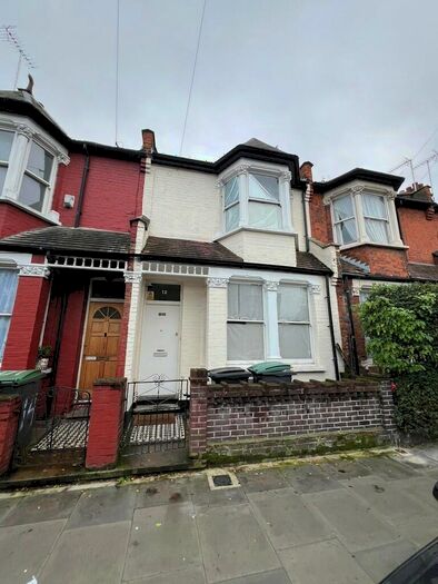 3 Bedroom Terraced House To Rent In Dowsett Road, N17