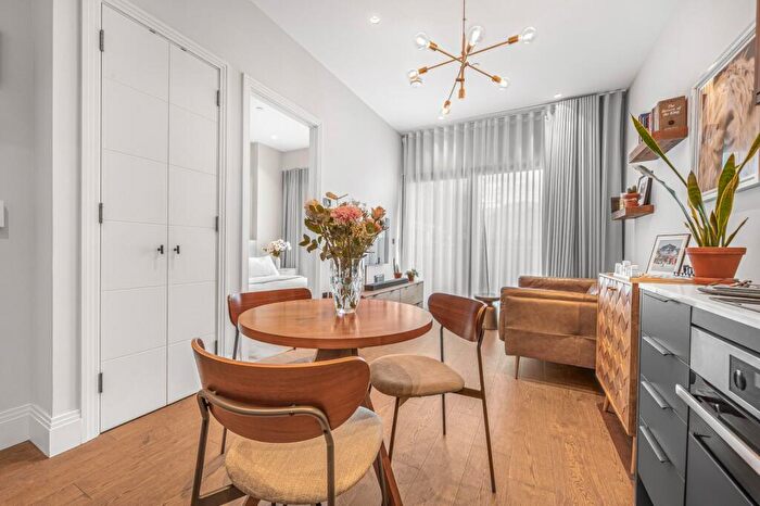 1 Bedroom Flat For Sale In Dock East Apartments, Selsdon Way, E14