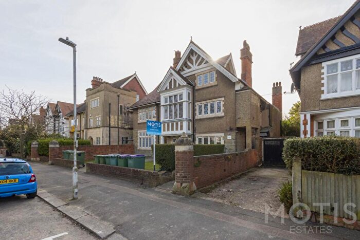 2 Bedroom Flat To Rent In Grimston Avenue, Folkestone, CT20