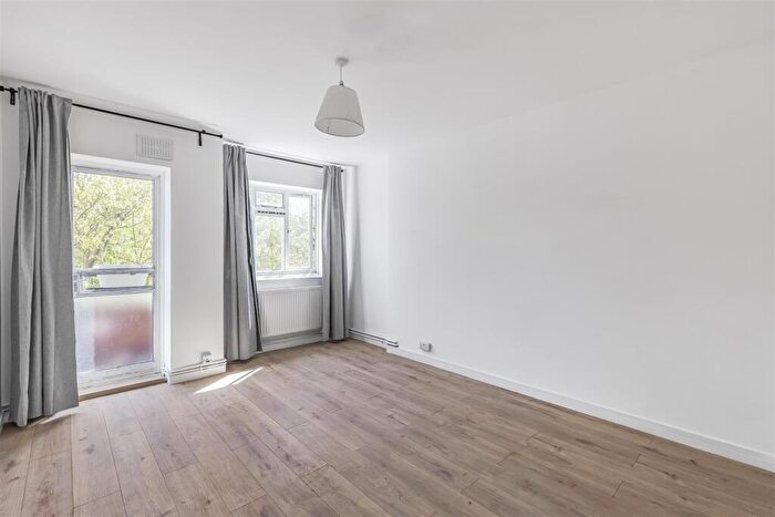 3 Bedroom Flat For Sale In Strasburg Road, SW11