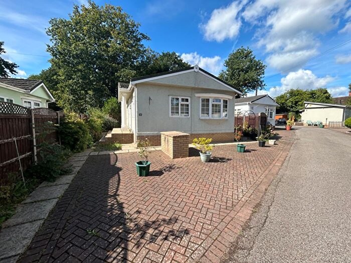 2 Bedroom Mobile/park Home For Sale In St Johns Park, Theobalds Park Road, Enfield, EN2