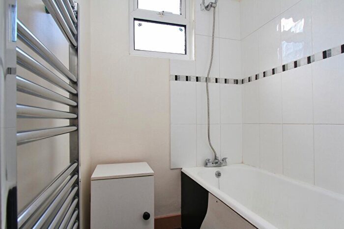 1 Bedroom Apartment To Rent In Milner Road, Brighton, BN2