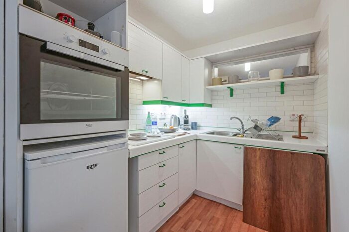 Studio For Sale In Wapping High Street, Wapping, London, E1W