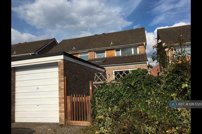 5 Bedroom Semi-Detached House To Rent In Whitmore Green, Farnham, GU9