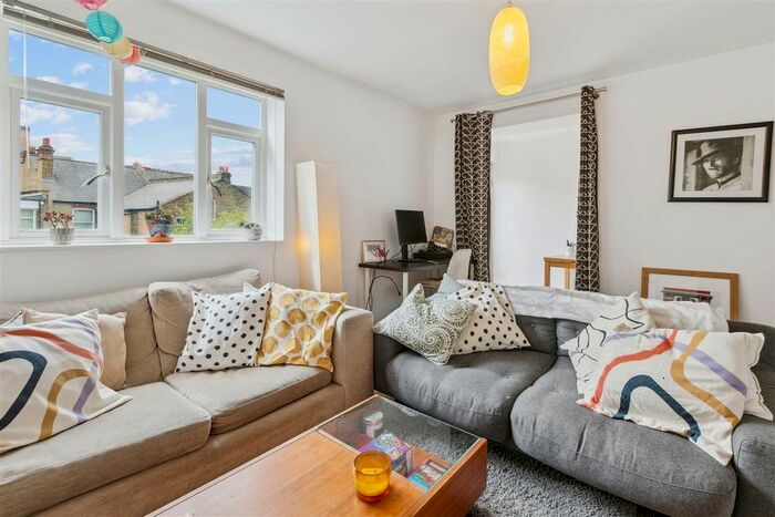 4 Bedroom Flat To Rent In Jebb Avenue, London, SW2