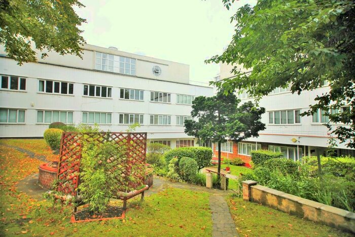 2 Bedroom Flat To Rent In Highfield Court, Highfield Road, Golders Green, NW11