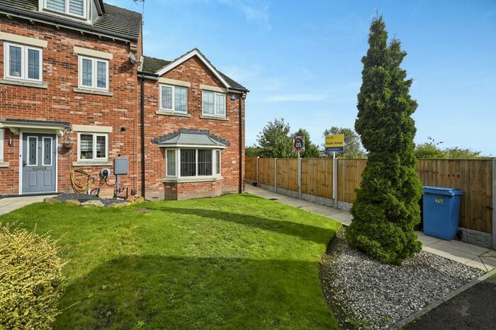 3 Bedroom End Of Terrace House For Sale In Cambourne Place, Mansfield, Nottinghamshire, NG18