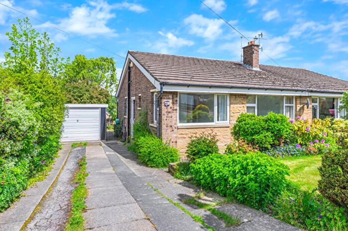 2 Bedroom Bungalow For Sale In Halsteads Way, Steeton, Keighley, West Yorkshire, BD20