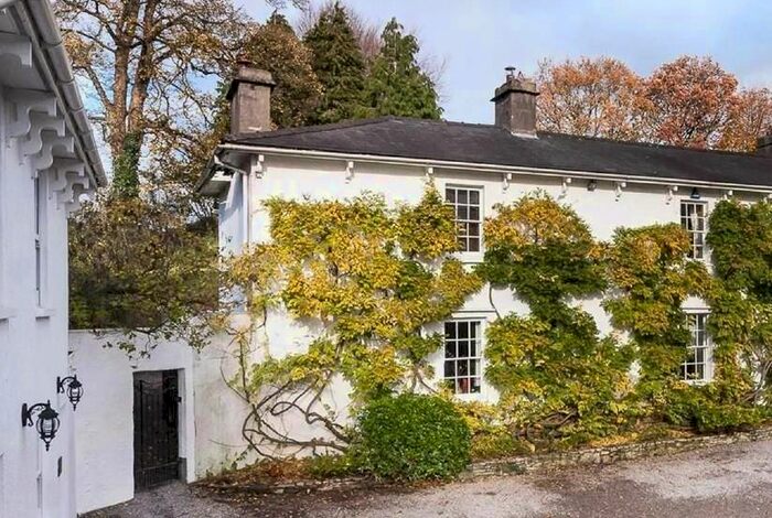 2 Bedroom Flat To Rent In The Pheasantry, Llwynhelig House, Cowbridge, CF71