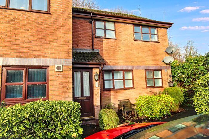 1 Bedroom Flat For Sale In Bellingham Grove, Stoke-On-Trent, ST1