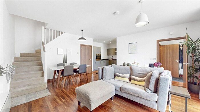 3 Bedroom Flat To Rent In Christchurch Way, Greenwich, London, SE10