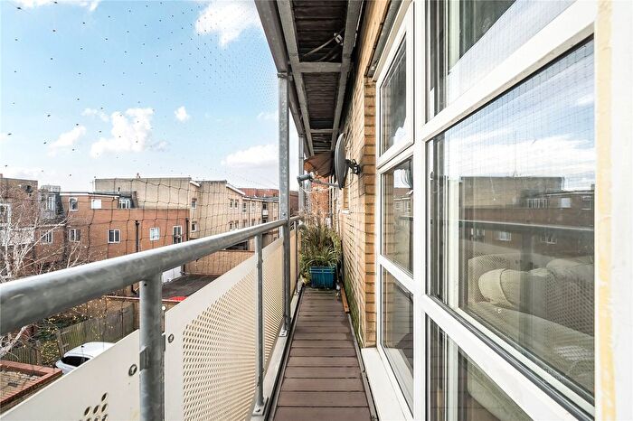 1 Bedroom Flat For Sale In London Road, Kingston Upon Thames, KT2