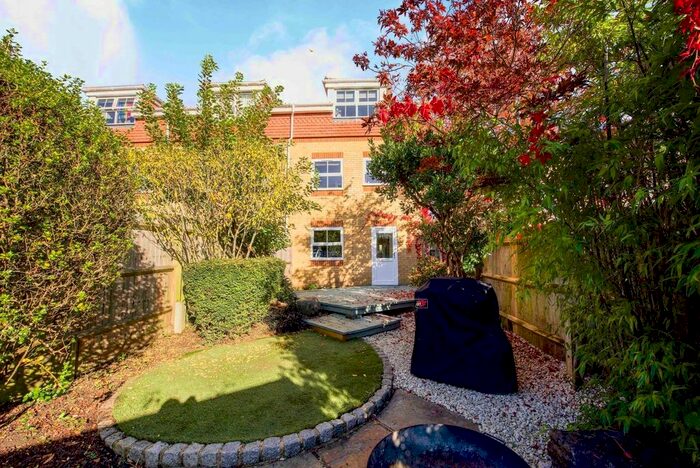 3 Bedroom Semi-Detached House To Rent In Clarendon Gate, Ottershaw, Chertsey, KT16