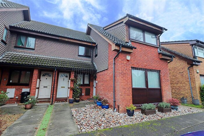 1 Bedroom Flat For Sale In Ryeland Close, Yiewsley, West Drayton, UB7