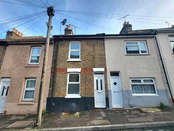 2 Bedroom Terraced House To Rent In Charter Street, Chatham, ME4