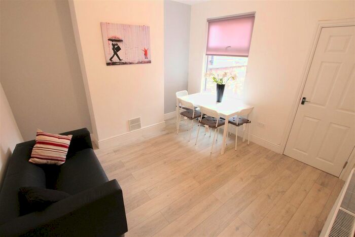 4 Bedroom Property To Rent In Allen Road, Abington, Northampton, NN1