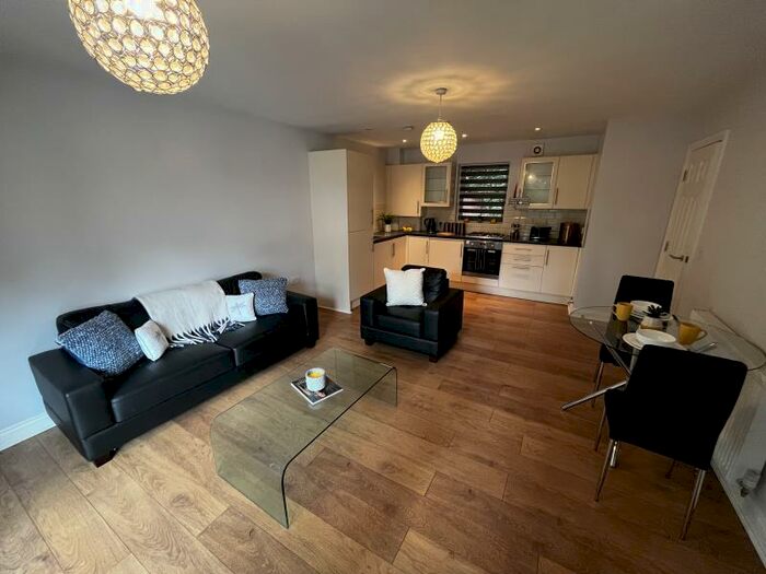2 Bedroom Flat To Rent In Fb - North Grange Road, LS6