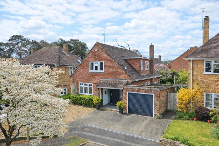 4 Bedroom Detached House For Sale In Bishops Close, Fleet, GU52