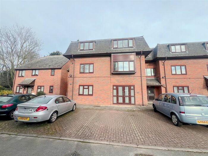 1 Bedroom Flat For Sale In Westcombe Lodge Drive, Hayes, UB4