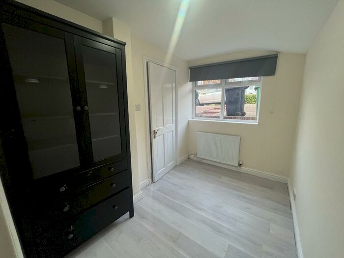4 Bedroom House To Rent In Wolverhampton Road, Oldbury, B68