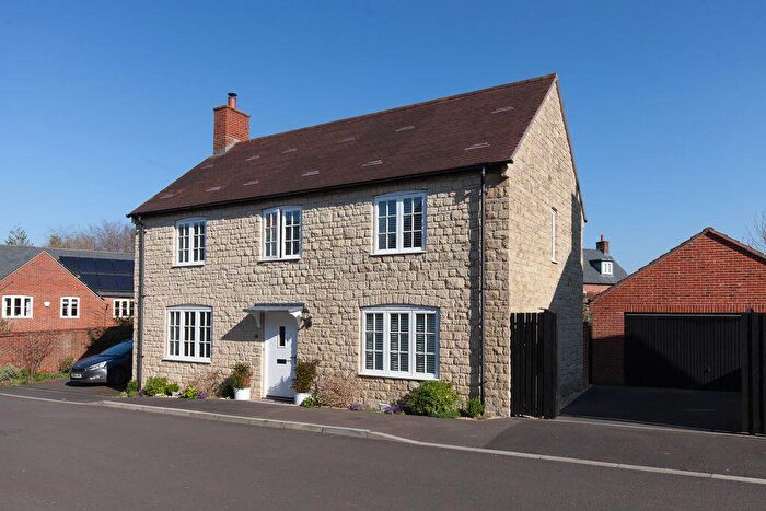 3 Bedroom Detached House For Sale In Morrison Avenue, Tisbury, SP3