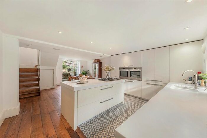 3 Bedroom Terraced House To Rent In Trinity Gardens, London, SW9