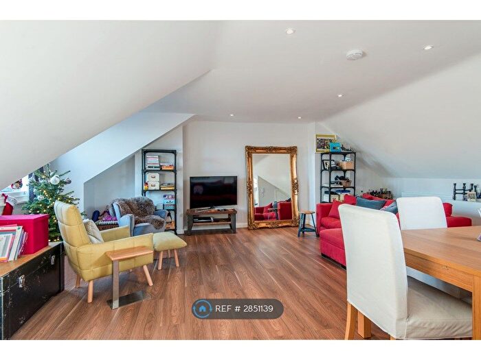 3 Bedroom Flat To Rent In Brondesbury Road, London, NW6