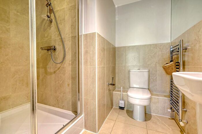 2 Bedroom Apartment To Rent In Fulneck Place, Stepney Green, E1
