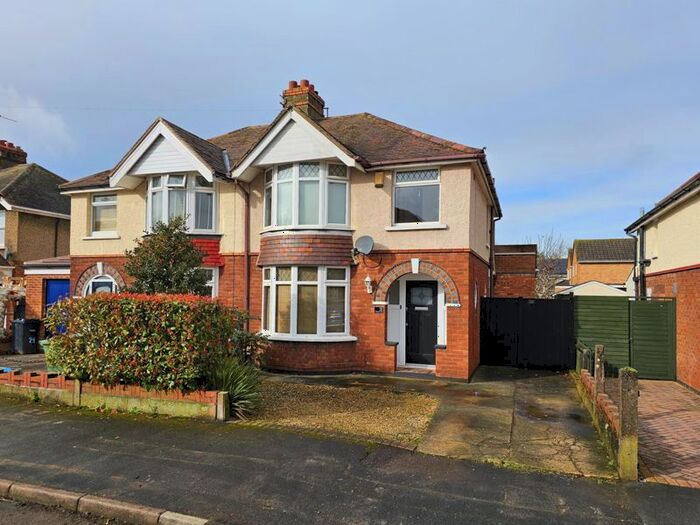 3 Bedroom Semi-Detached House To Rent In Grasmere Road, Longlevens, Gloucester, GL2