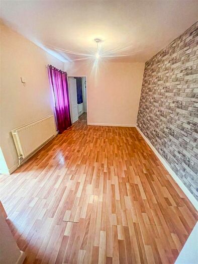 1 Bedroom Flat To Rent In Barnsley Road, South Elmsall, Pontefract, WF9