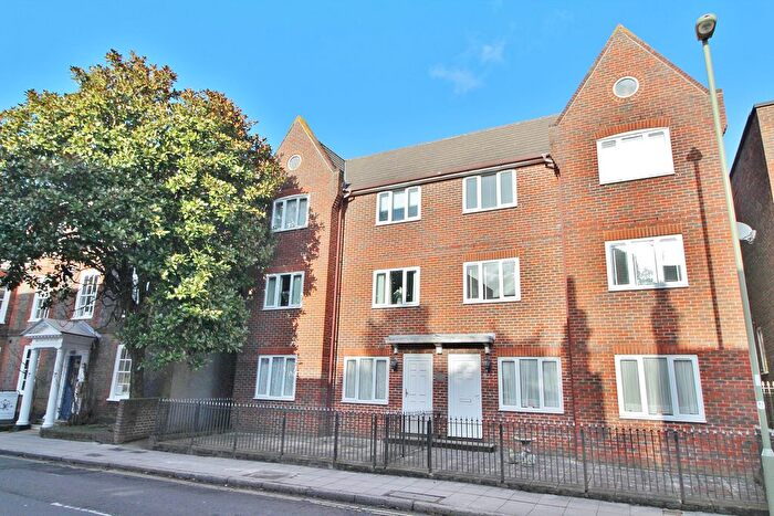 2 Bedroom Flat To Rent In East Street, Havant, PO9