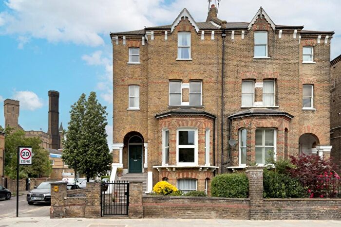 2 Bedroom Flat To Rent In Lordship Park London, N16