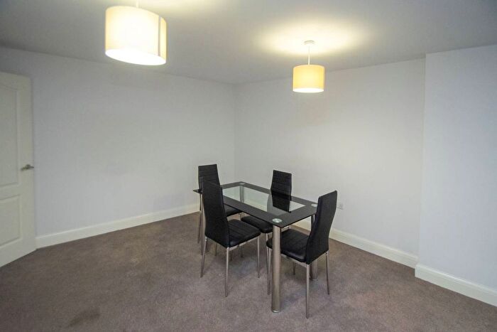 2 Bedroom Flat To Rent In The Parade, Watford, WD17