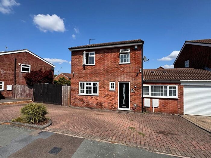 4 Bedroom Detached House For Sale In Barford Rise, Luton, LU2
