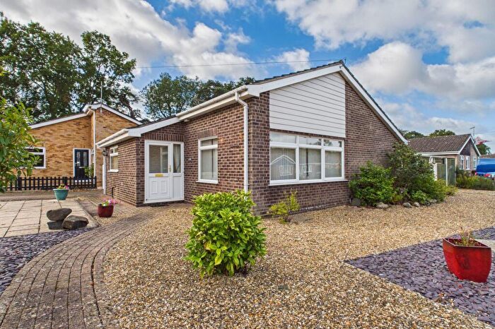 3 Bedroom Detached Bungalow For Sale In Barr Drive, Lakenheath, IP27