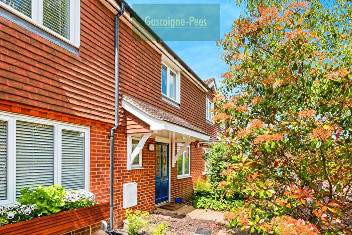 2 Bedroom House To Rent In Godalming, Surrey, GU7