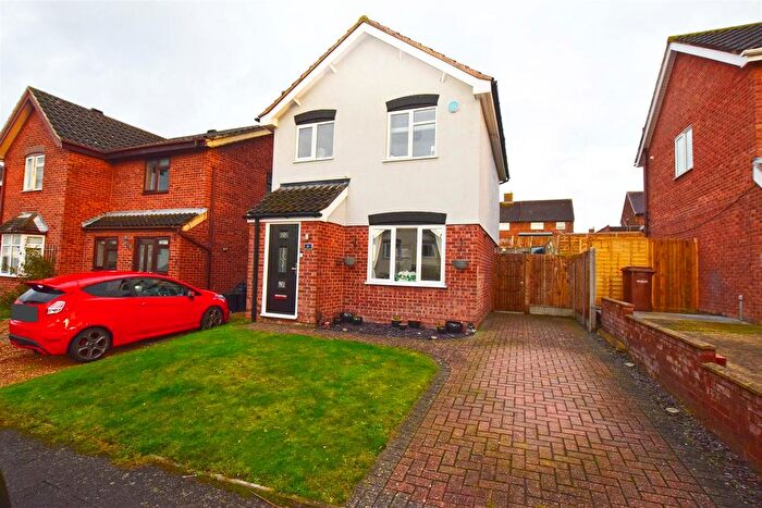 3 Bedroom Detached House For Sale In Woolwich Close, Chatham, ME5