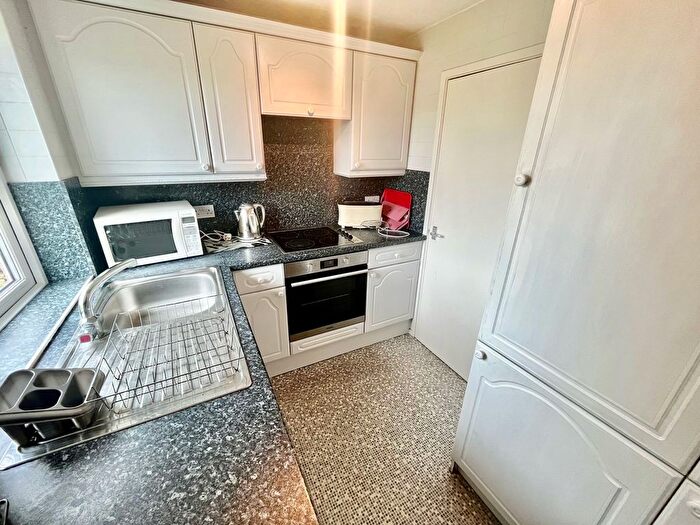 2 Bedroom Flat To Rent In Warbeck Close, Newcastle Upon Tyne, NE3